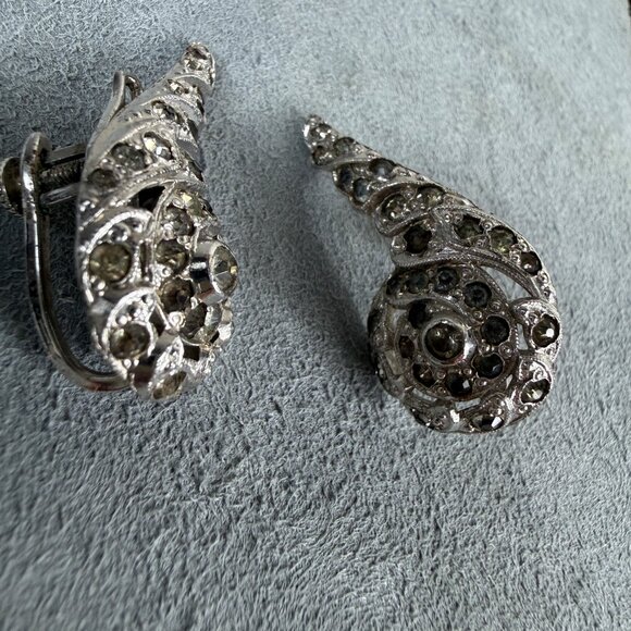 Vintage 30s Rhinestone Silver Tone Screw Back Earrings Pat Pending 164-9187 - Picture 7 of 8